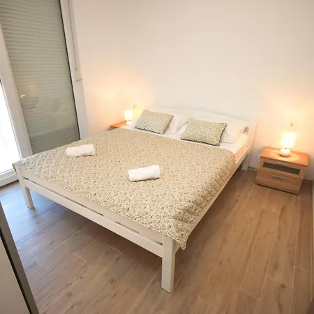 Larus Apartmán